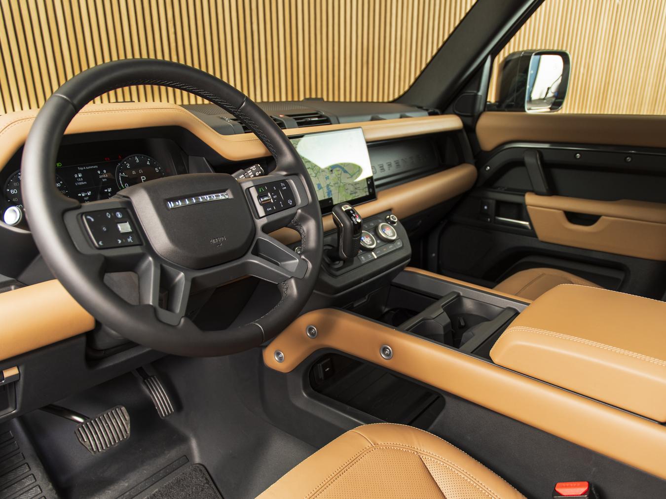 Land Rover Defender 110 X-Dynamic HSE P300e