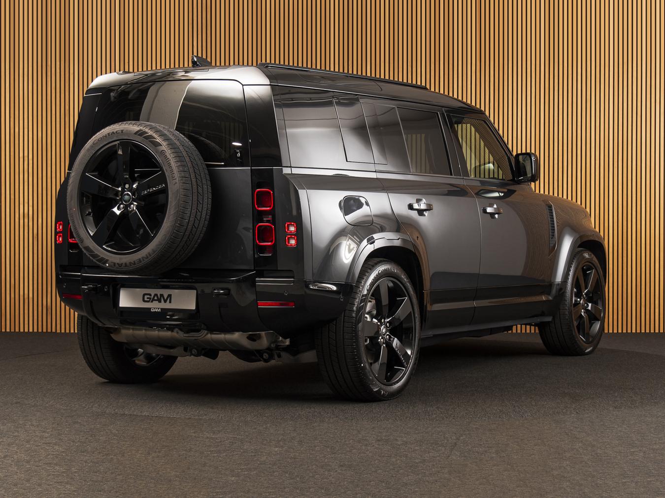 Land Rover Defender 110 X-Dynamic HSE P300e