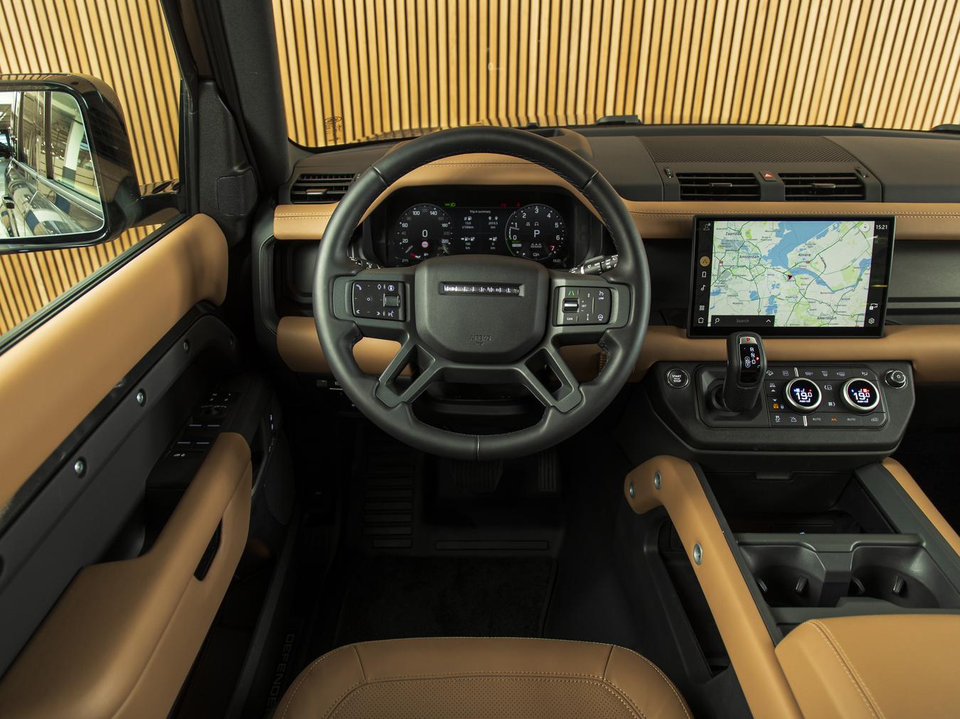 Land Rover Defender 110 X-Dynamic HSE P300e