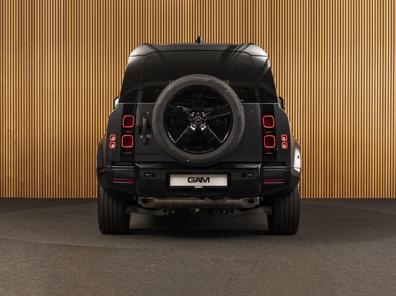 Land Rover Defender 110 X-Dynamic HSE P300e