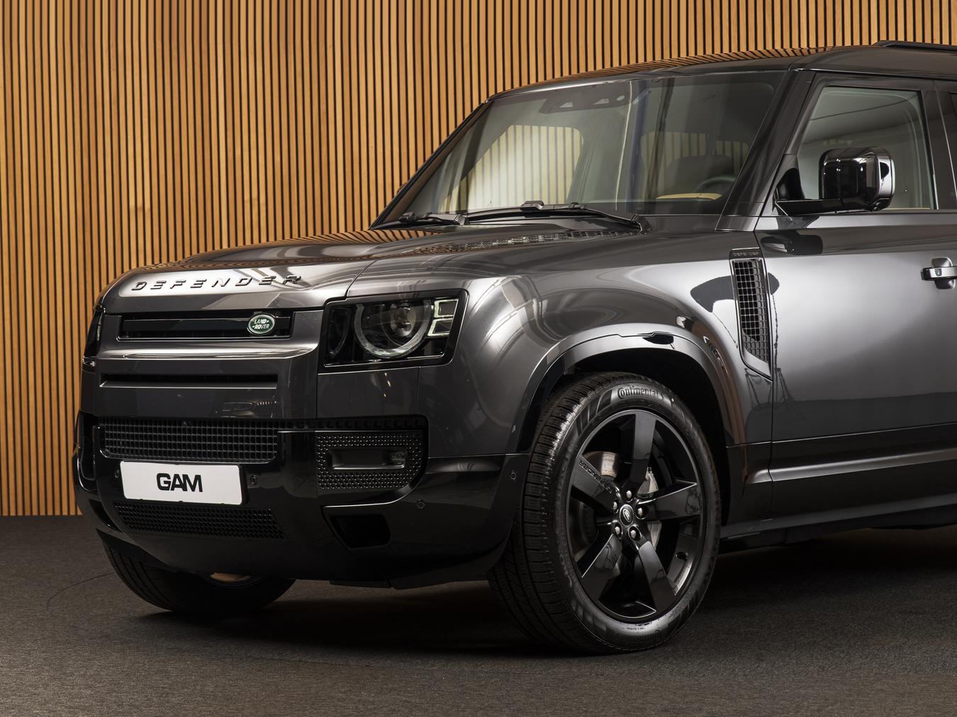 Land Rover Defender 110 X-Dynamic HSE P300e