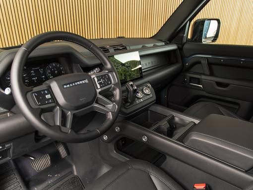 Land Rover Defender 110 X-Dynamic HSE P300e