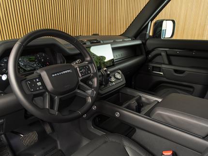 Land Rover Defender 110 D300 X-Dynamic HSE