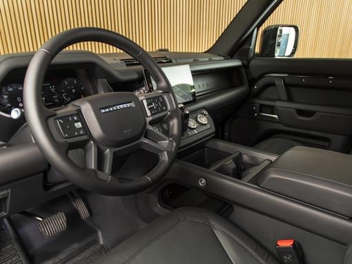 Land Rover Defender 110 D300 X-Dynamic HSE