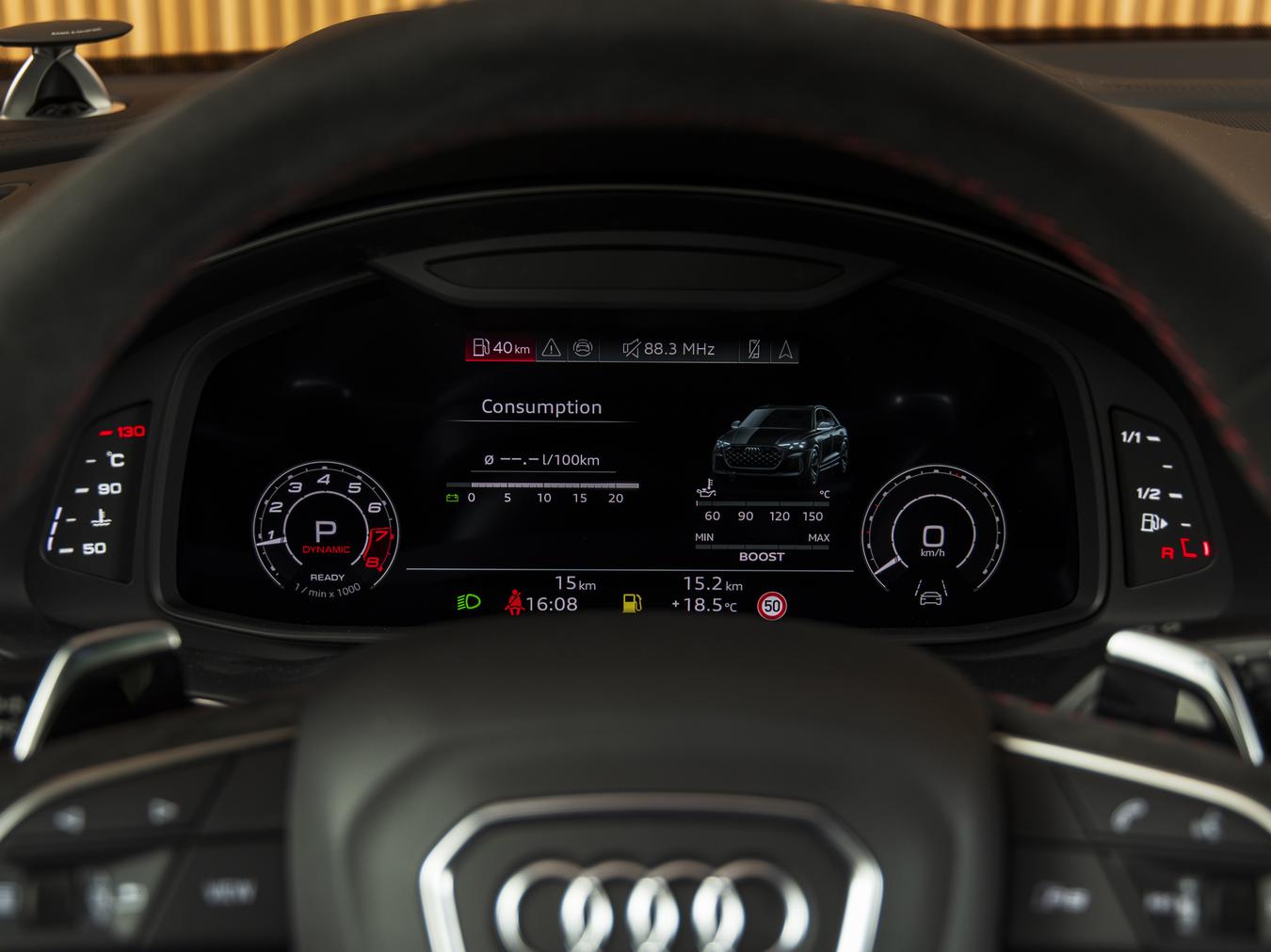 Audi RSQ8 Performance