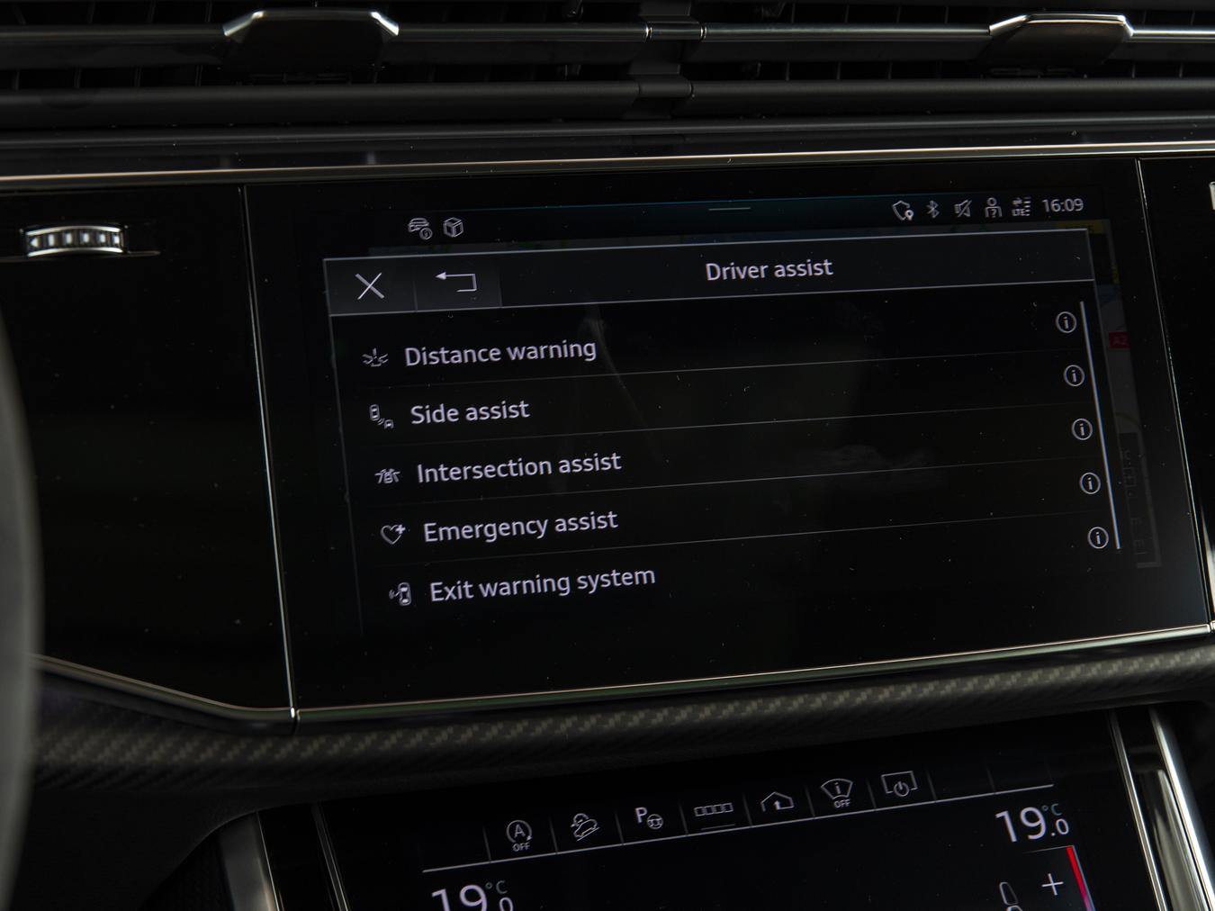 Audi RSQ8 Performance