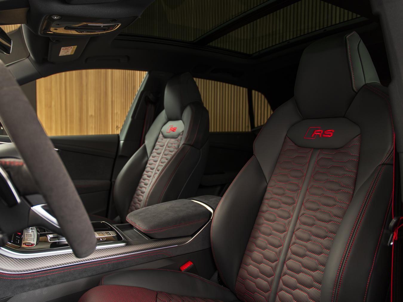 Audi RSQ8 Performance