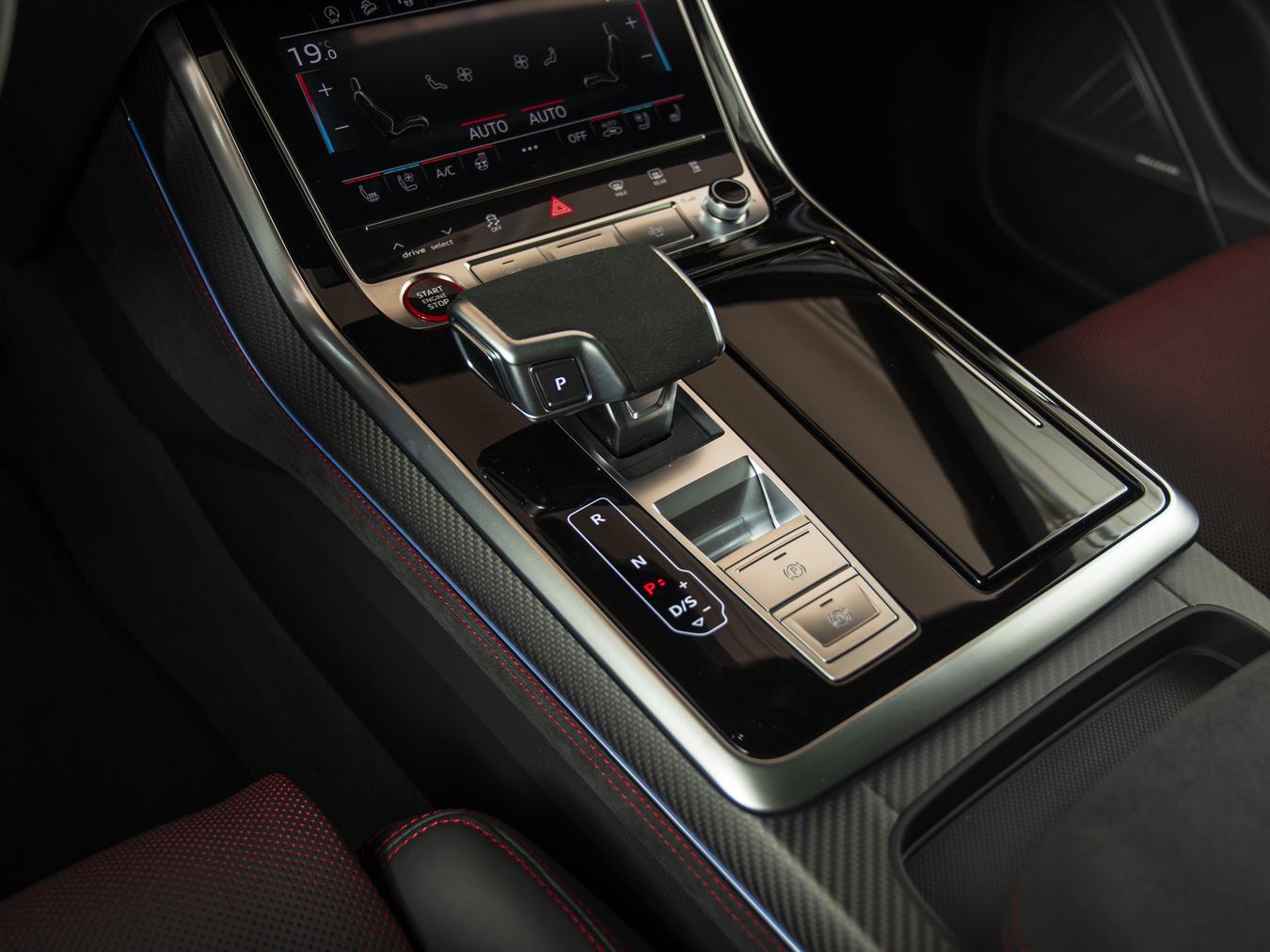 Audi RSQ8 Performance