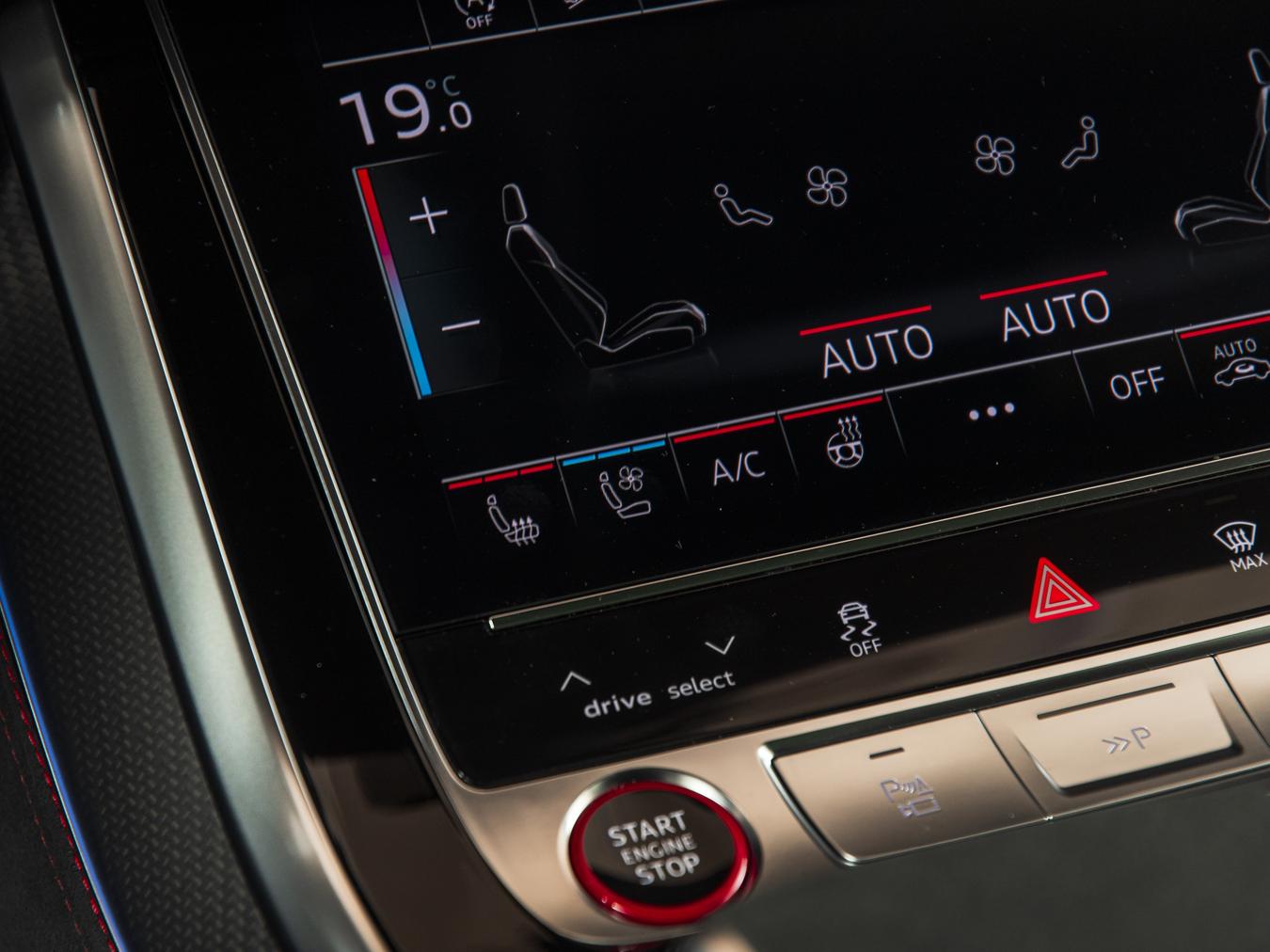 Audi RSQ8 Performance