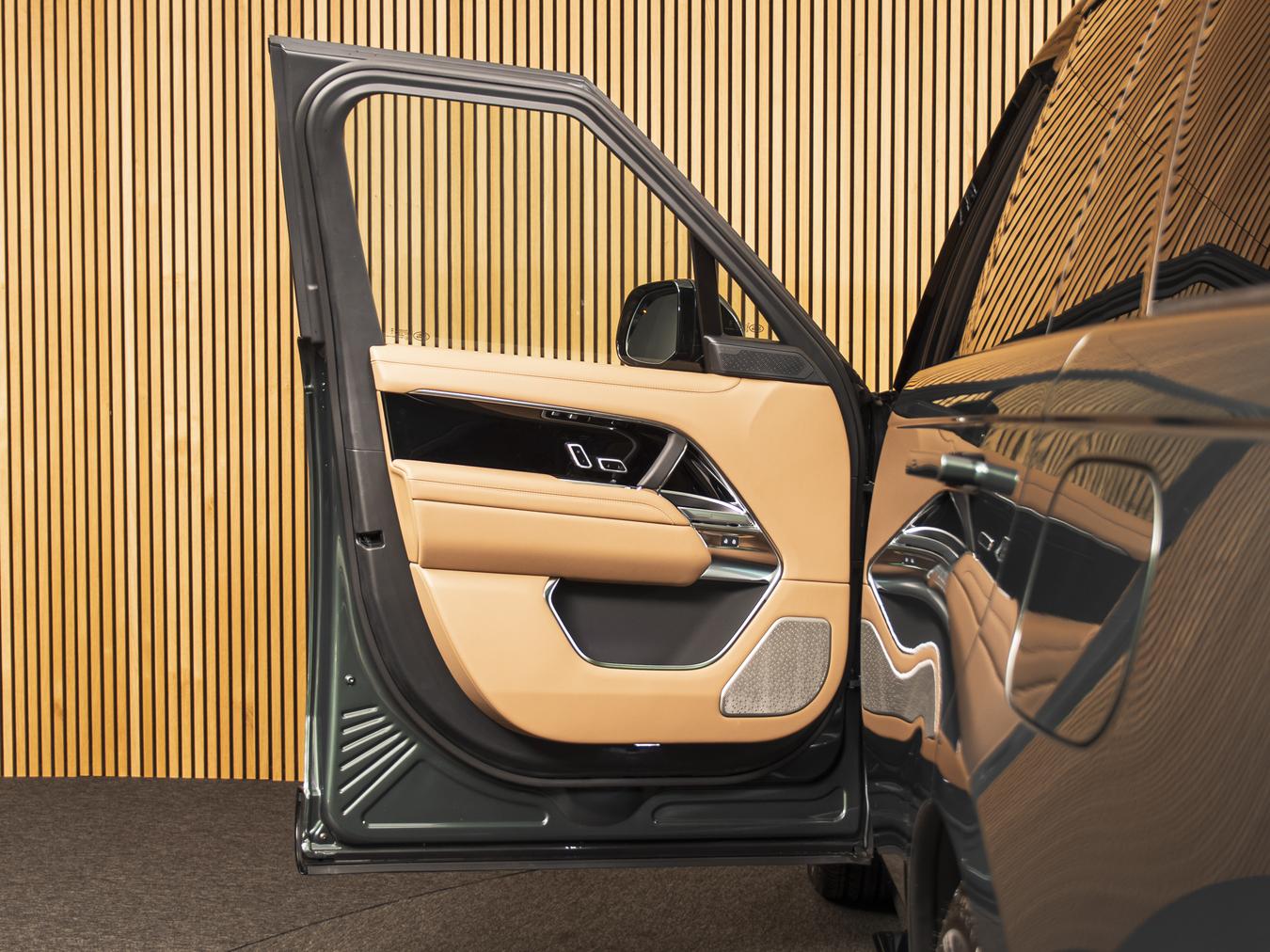 Land Rover Range Rover P550e Autobiography