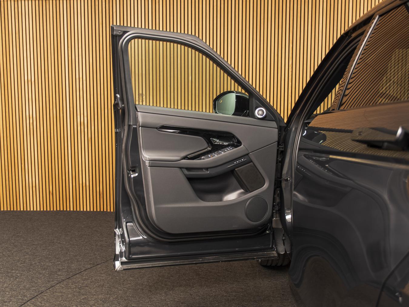 Land Rover Range Rover Evoque P270e R-Dynamic SE