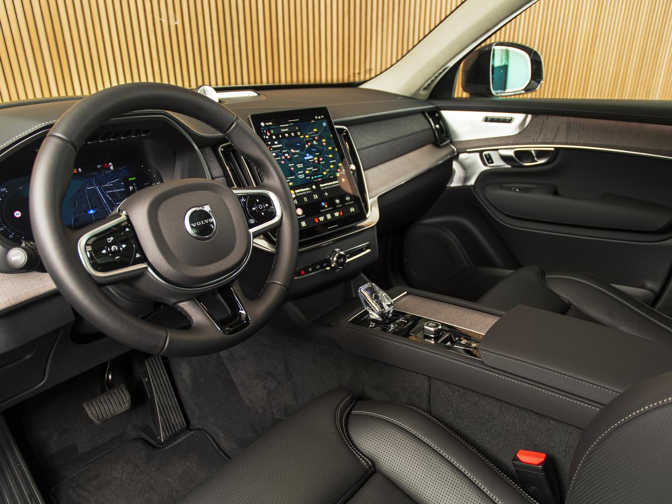 Volvo XC90 T8 AWD Ultra Dark