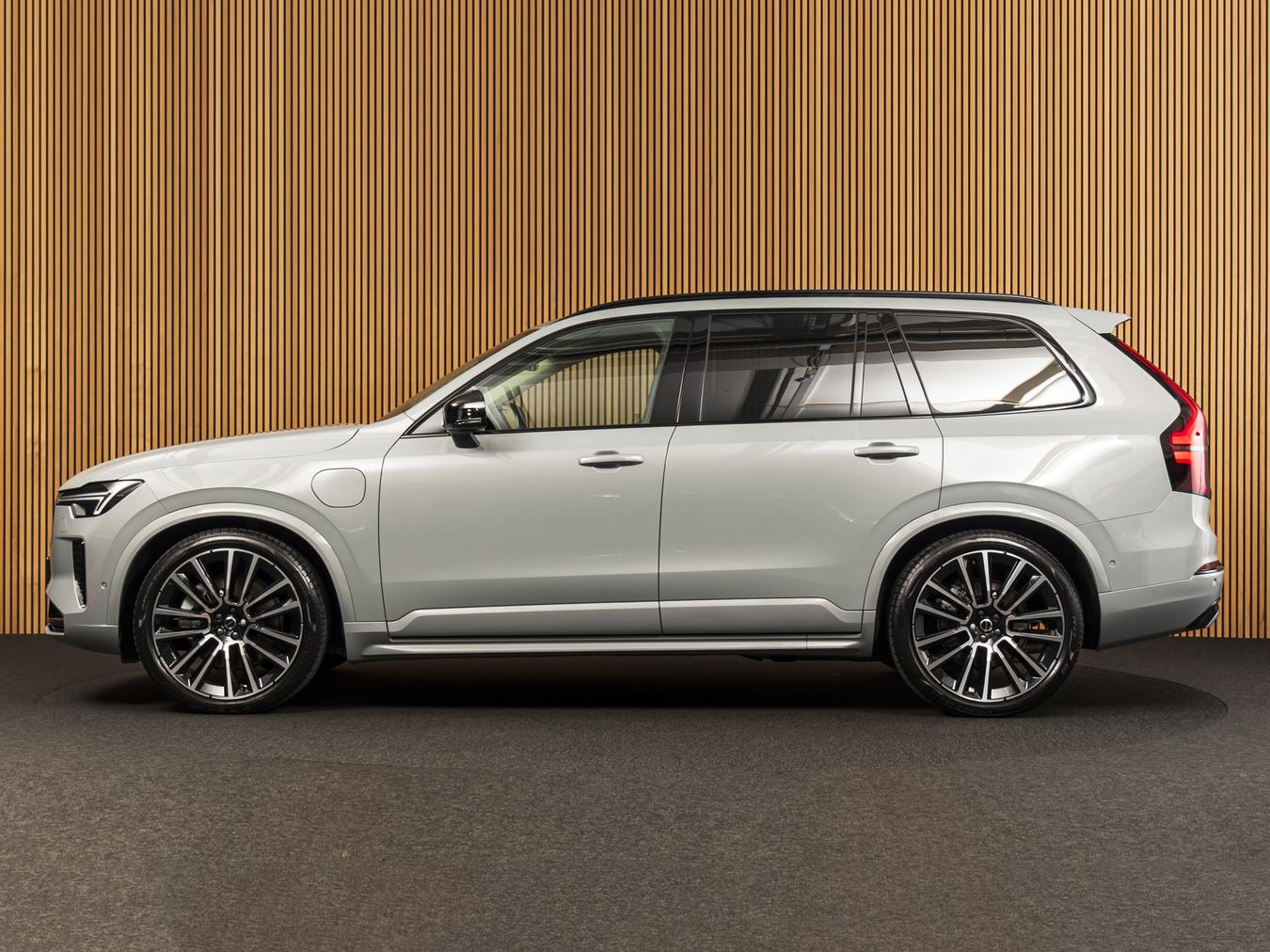 Volvo XC90 T8 AWD Ultra Dark