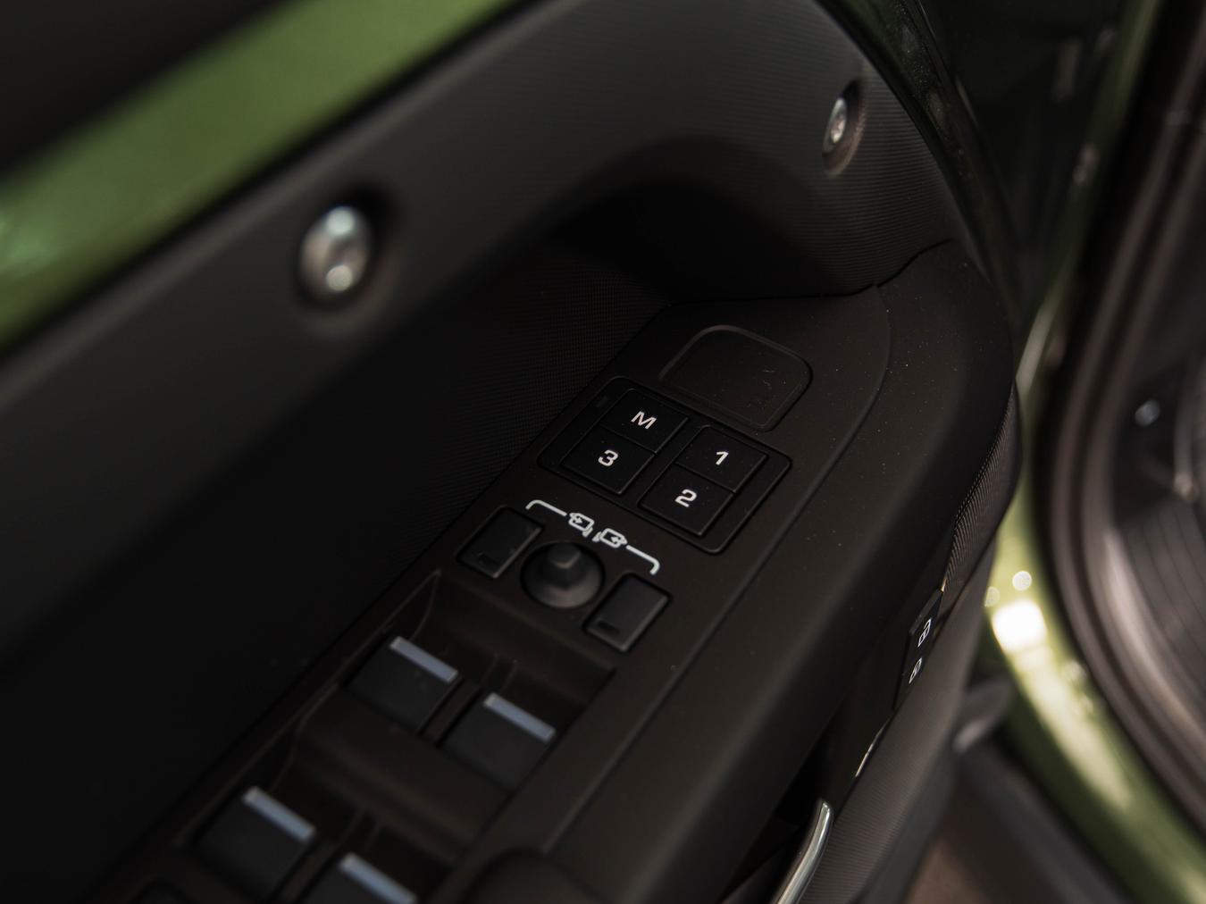Land Rover Defender 110 D250 X-Dynamic HSE