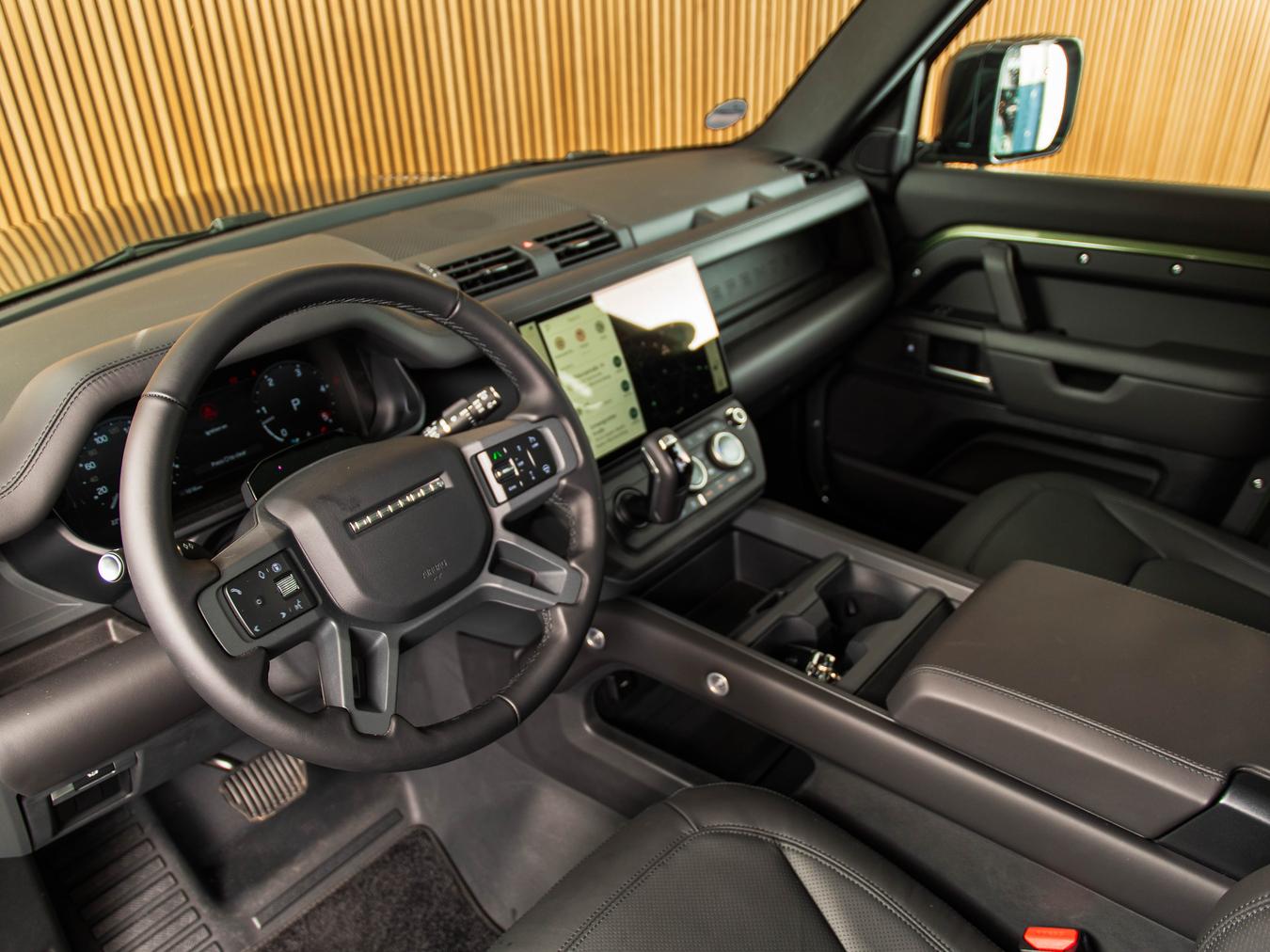 Land Rover Defender 110 D250 X-Dynamic HSE