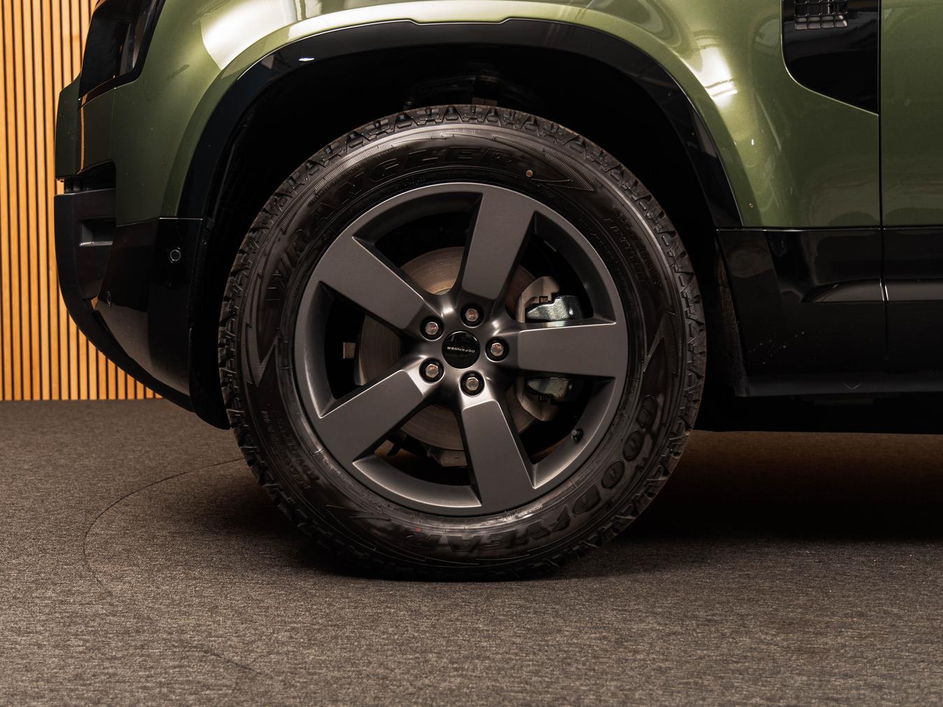 Land Rover Defender 110 D250 X-Dynamic HSE