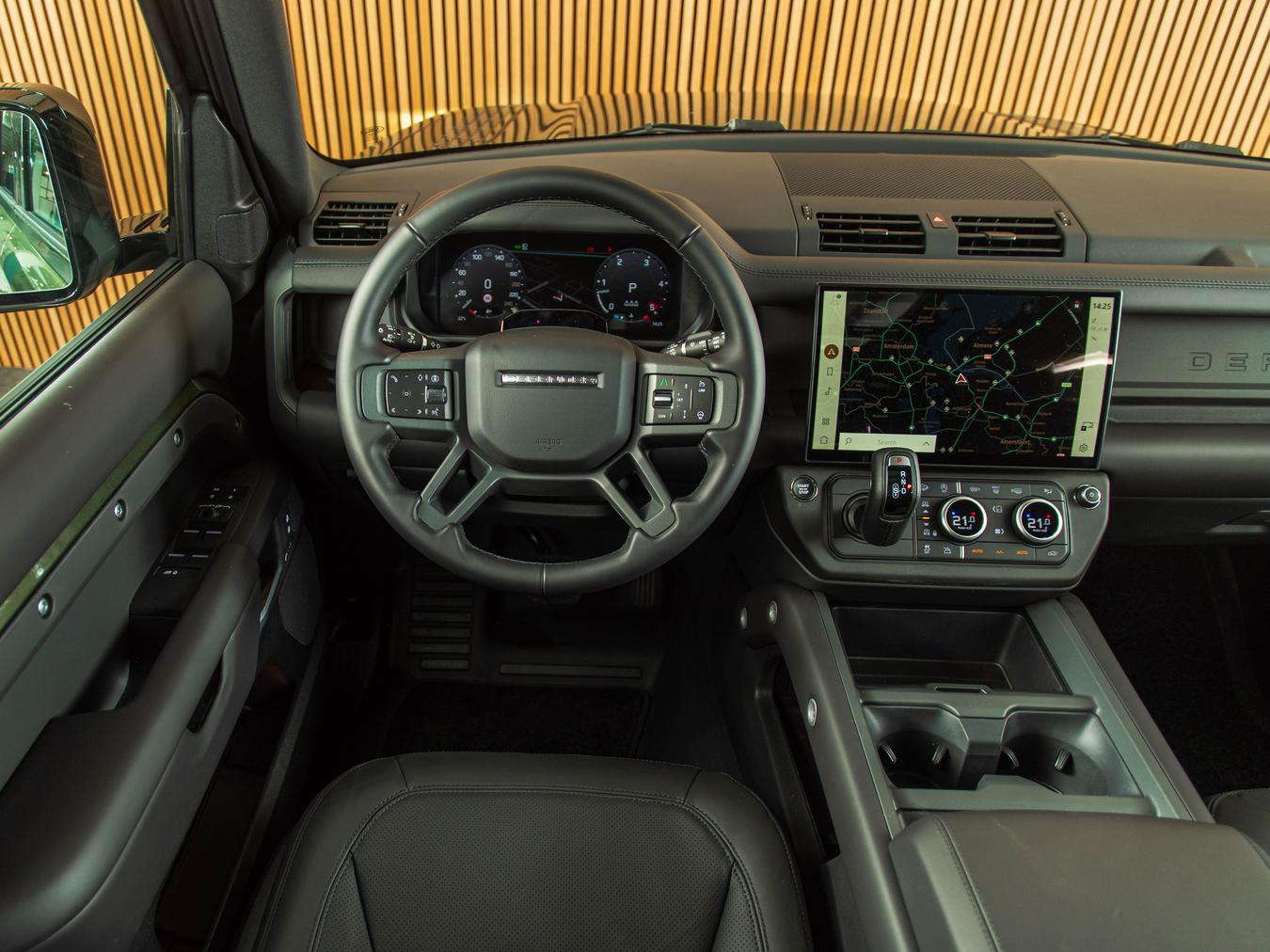 Land Rover Defender 110 D250 X-Dynamic HSE