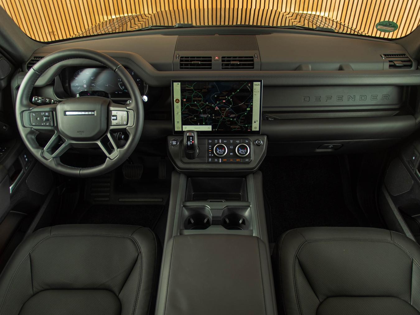 Land Rover Defender 110 D250 X-Dynamic HSE