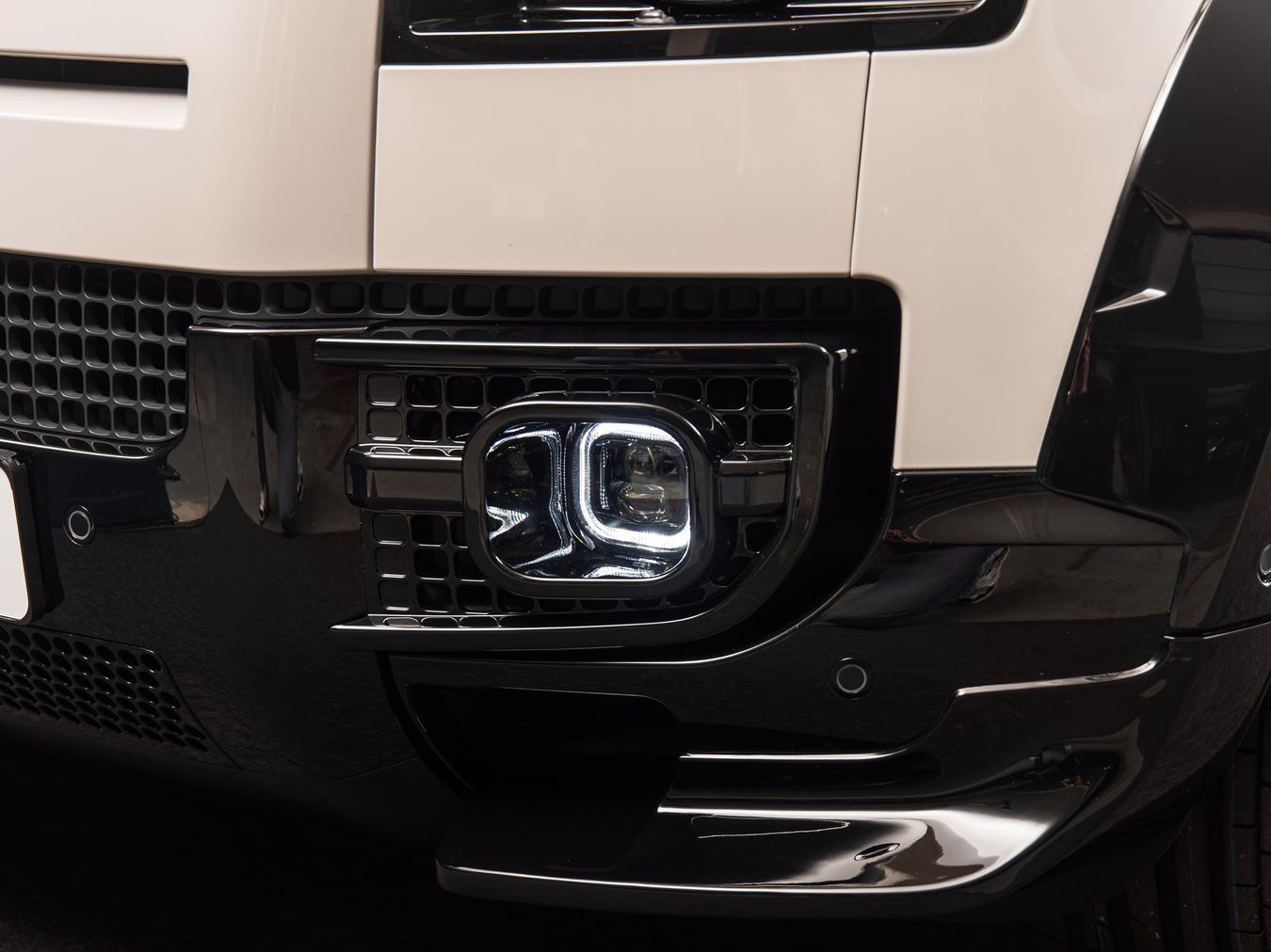 Land Rover Defender 110 X-Dynamic HSE P300e