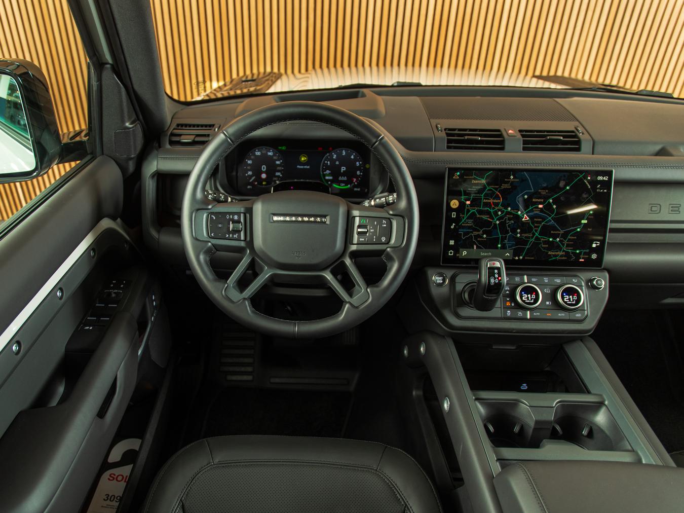 Land Rover Defender 110 X-Dynamic HSE P300e