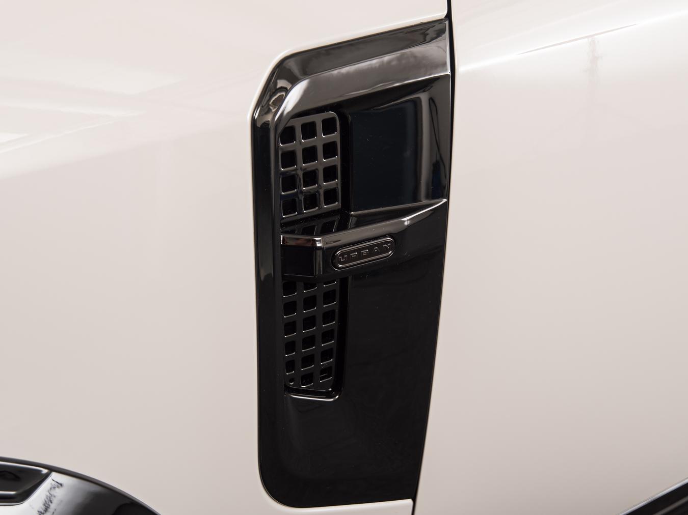 Land Rover Defender 110 X-Dynamic HSE P300e