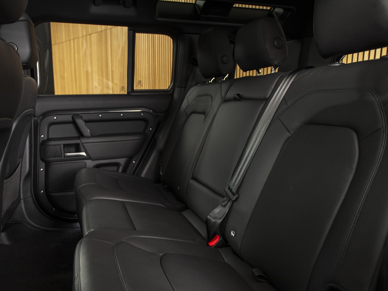 Land Rover Defender 110 X-Dynamic HSE P300e