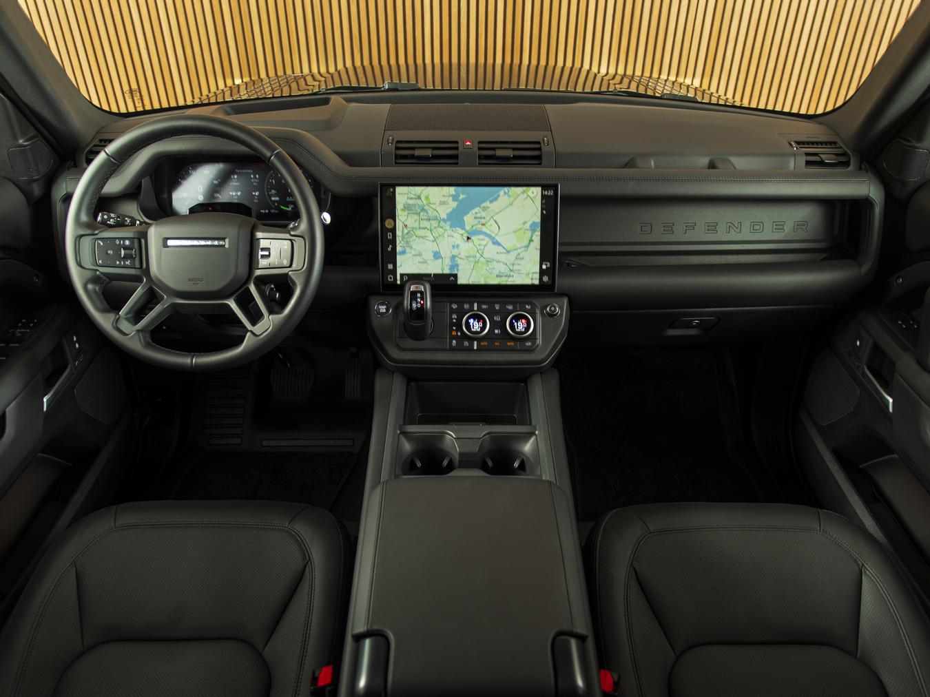 Land Rover Defender 110 X-Dynamic HSE P300e