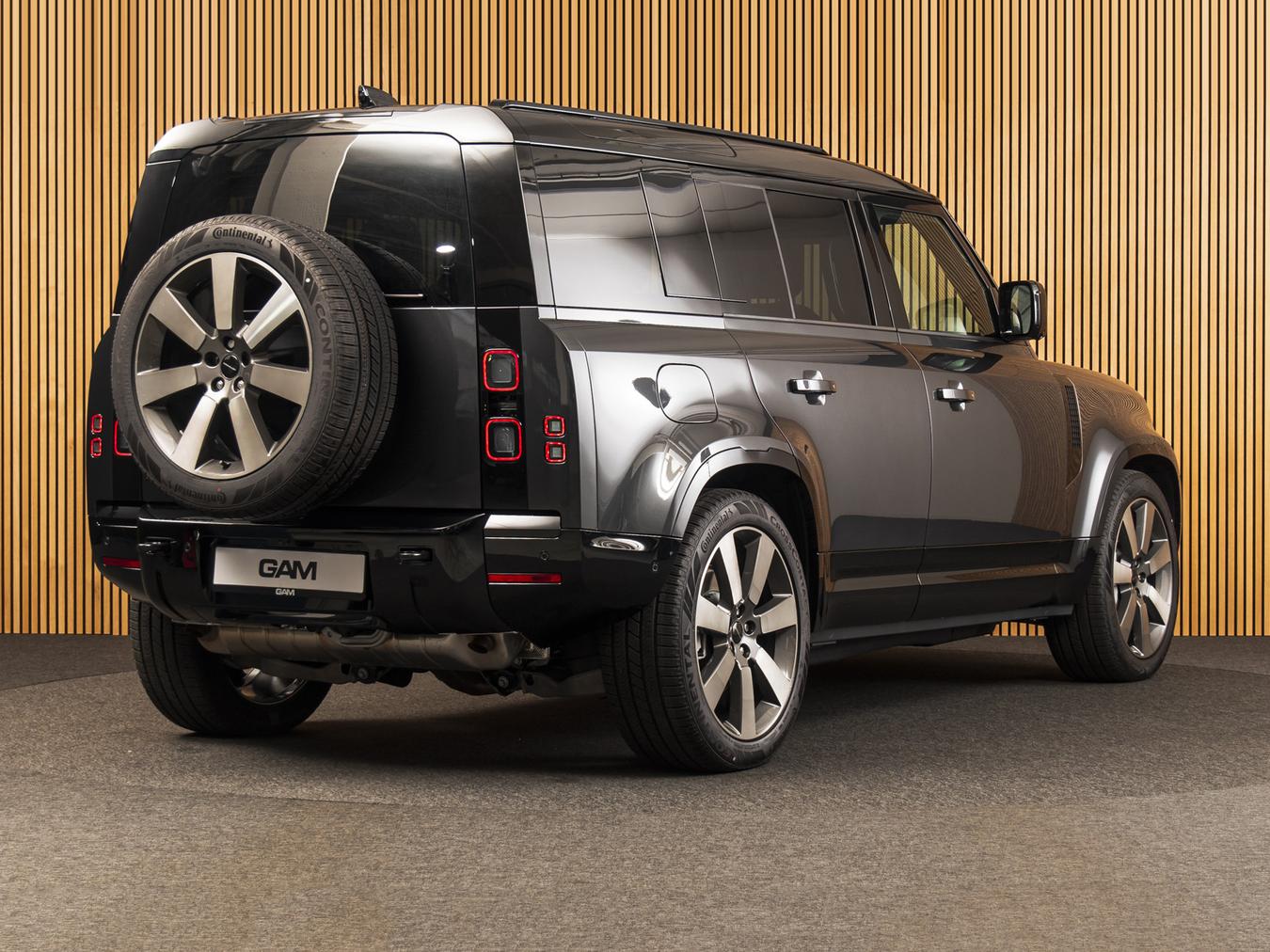 Land Rover Defender 110 X-Dynamic HSE P300e