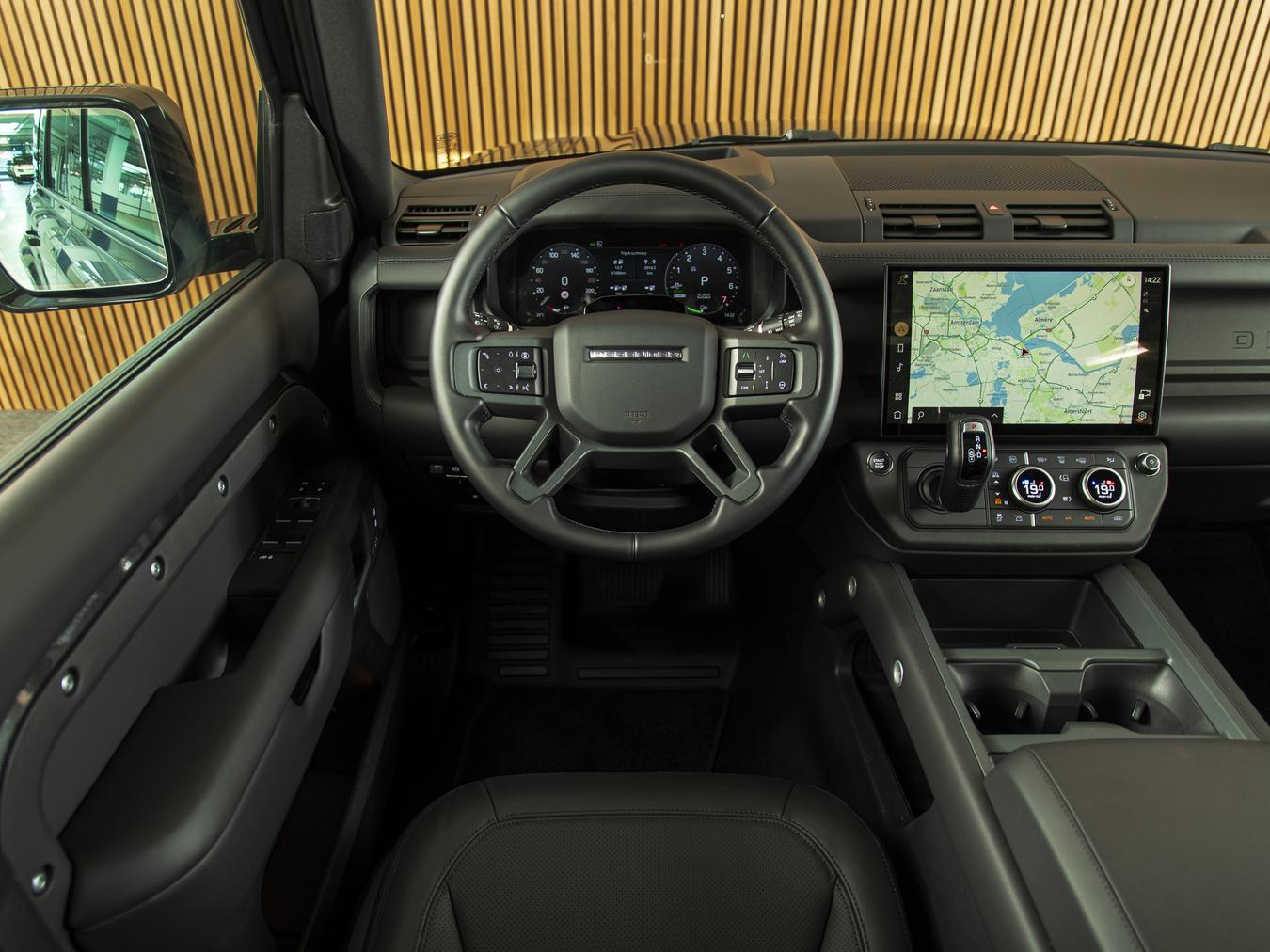 Land Rover Defender 110 X-Dynamic HSE P300e