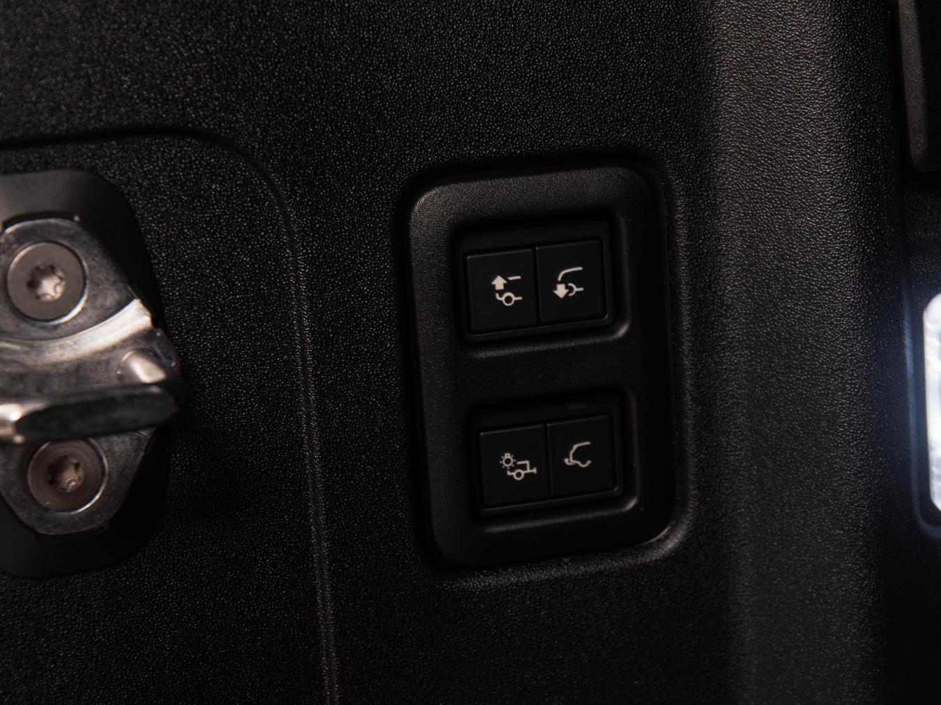 Land Rover Defender 110 X-Dynamic HSE P300e