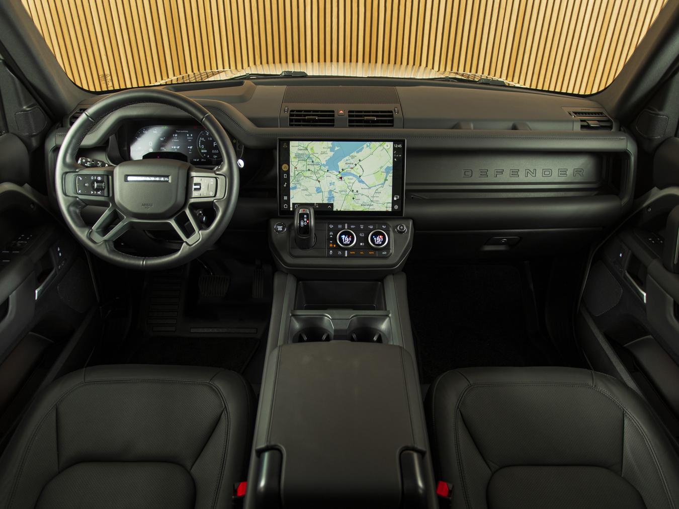 Land Rover Defender 110 X-Dynamic HSE P300e