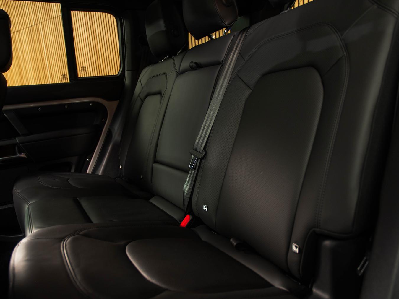 Land Rover Defender 110 X-Dynamic HSE P300e