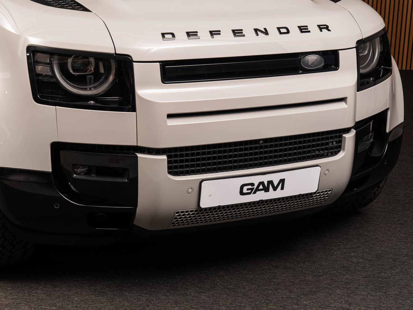 Land Rover Defender 110 X-Dynamic HSE P300e