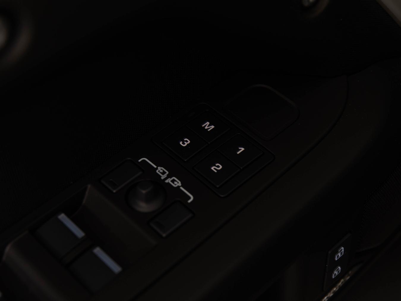 Land Rover Defender 110 X-Dynamic HSE P300e