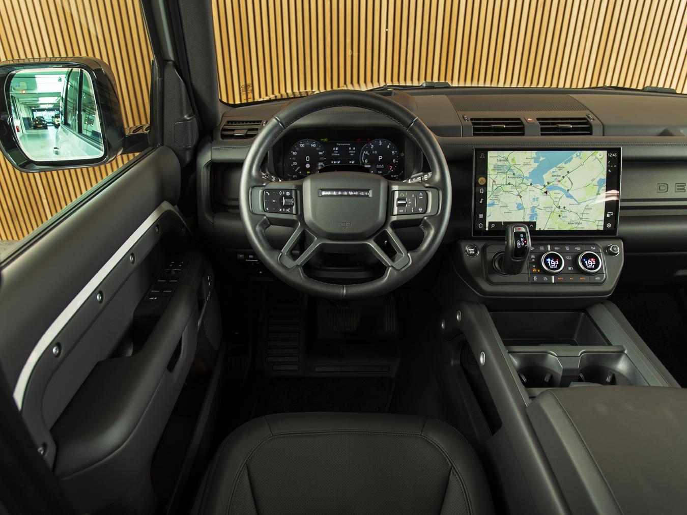 Land Rover Defender 110 X-Dynamic HSE P300e