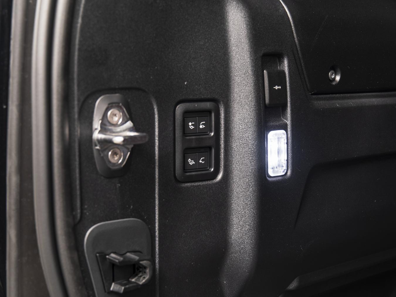 Land Rover Defender 110 X-Dynamic HSE P300e