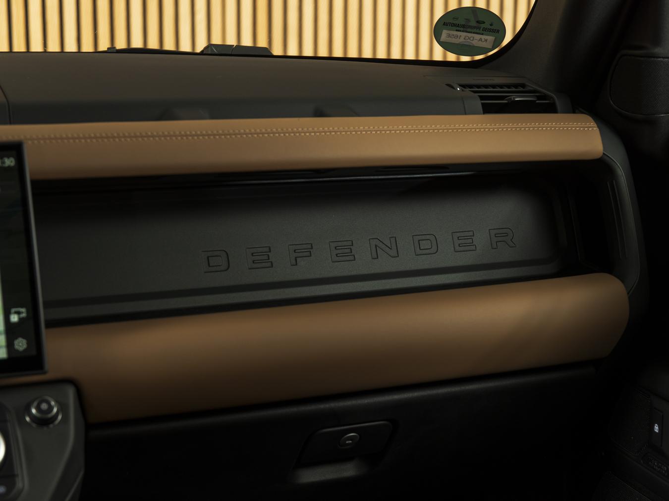 Land Rover Defender 110 X-Dynamic HSE P300e
