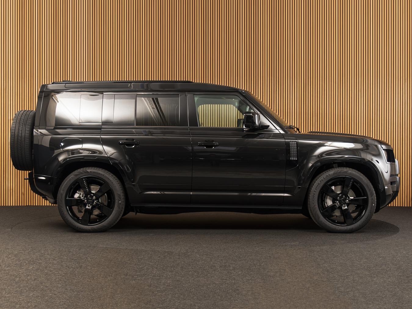 Land Rover Defender 110 X-Dynamic HSE P300e