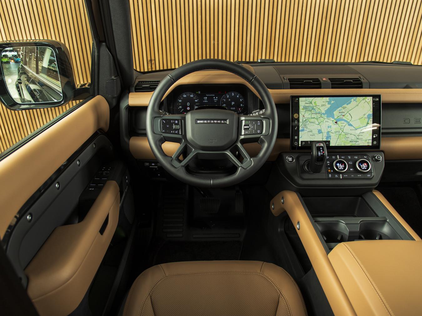 Land Rover Defender 110 X-Dynamic HSE P300e