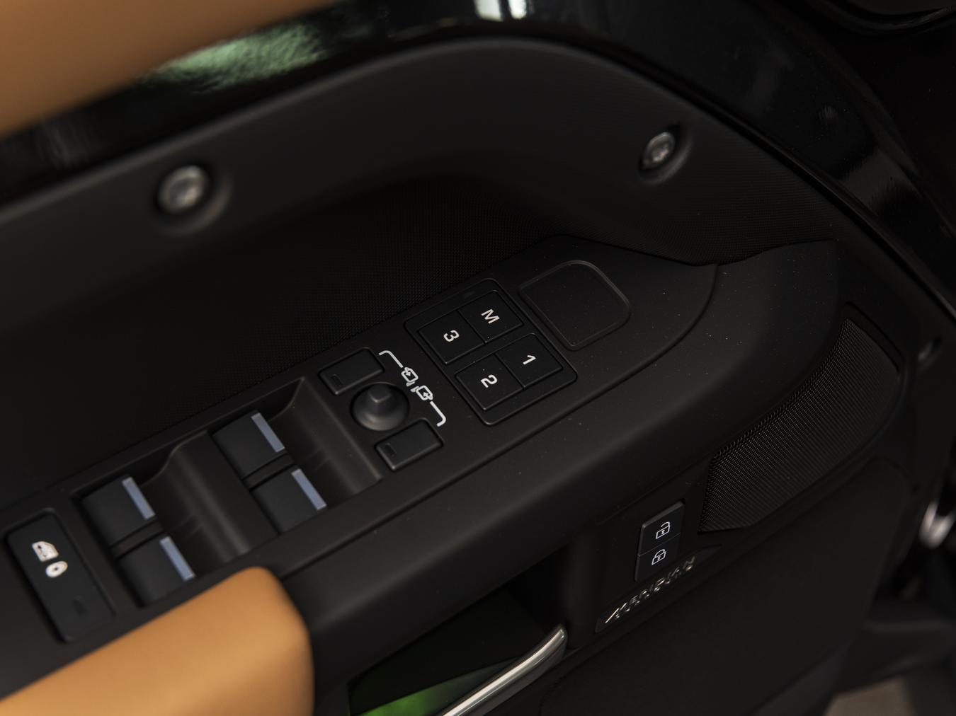 Land Rover Defender 110 X-Dynamic HSE P300e