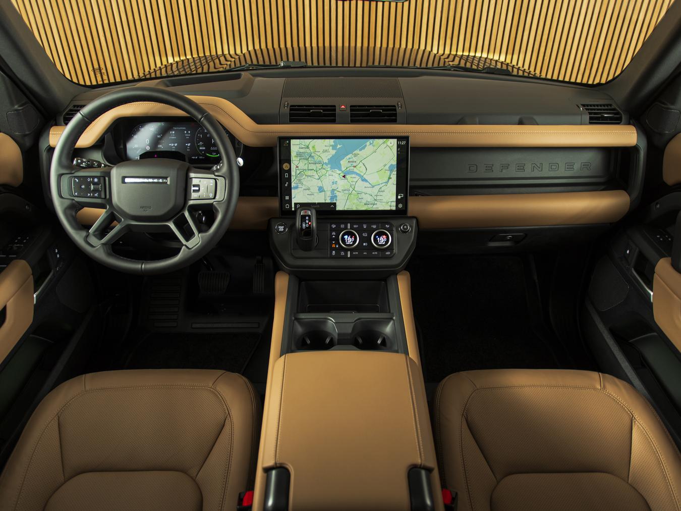 Land Rover Defender 110 X-Dynamic HSE P300e
