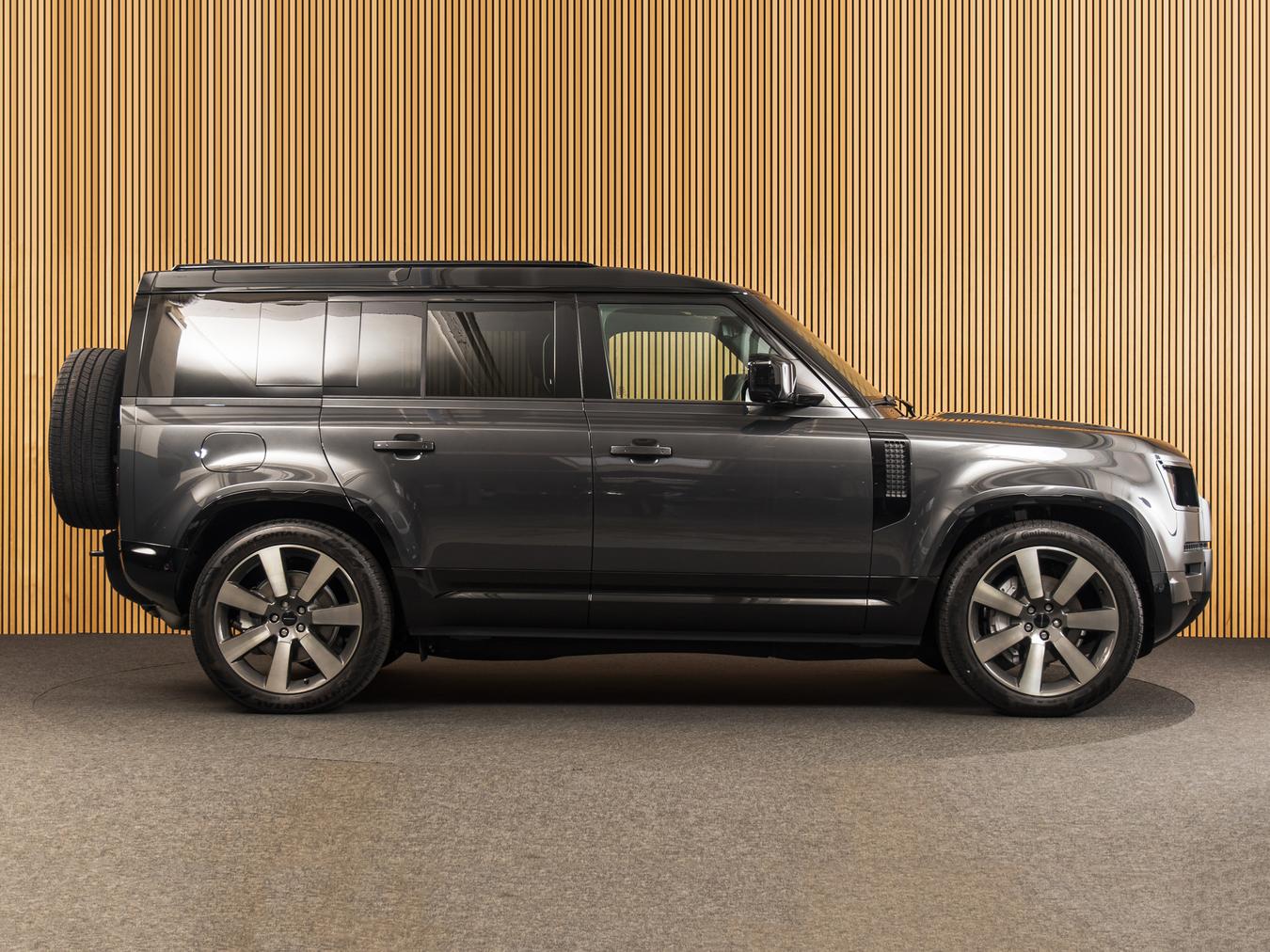 Land Rover Defender 110 X-Dynamic HSE P300e