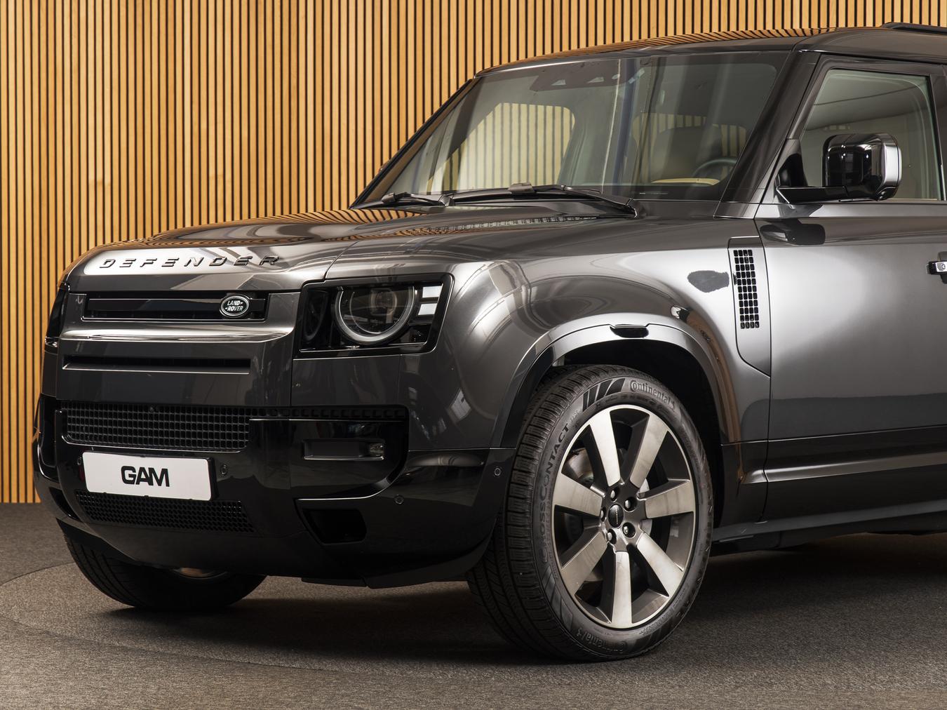 Land Rover Defender 110 X-Dynamic HSE P300e