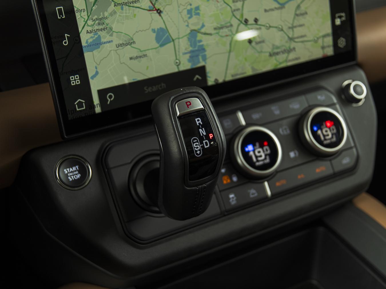 Land Rover Defender 110 X-Dynamic HSE P300e