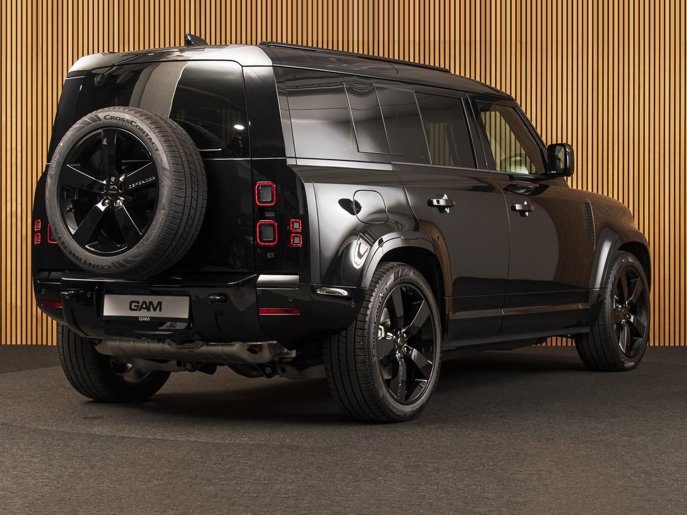 Land Rover Defender 110 X-Dynamic HSE P300e