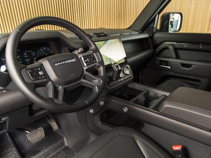 Land Rover Defender 110 X-Dynamic HSE P300e