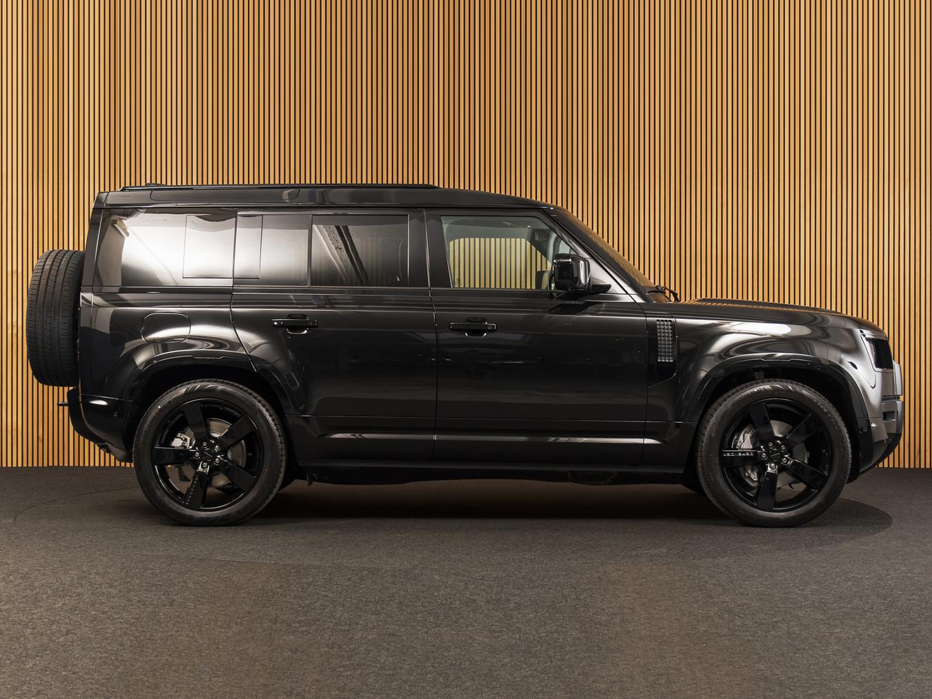 Land Rover Defender 110 X-Dynamic HSE P300e