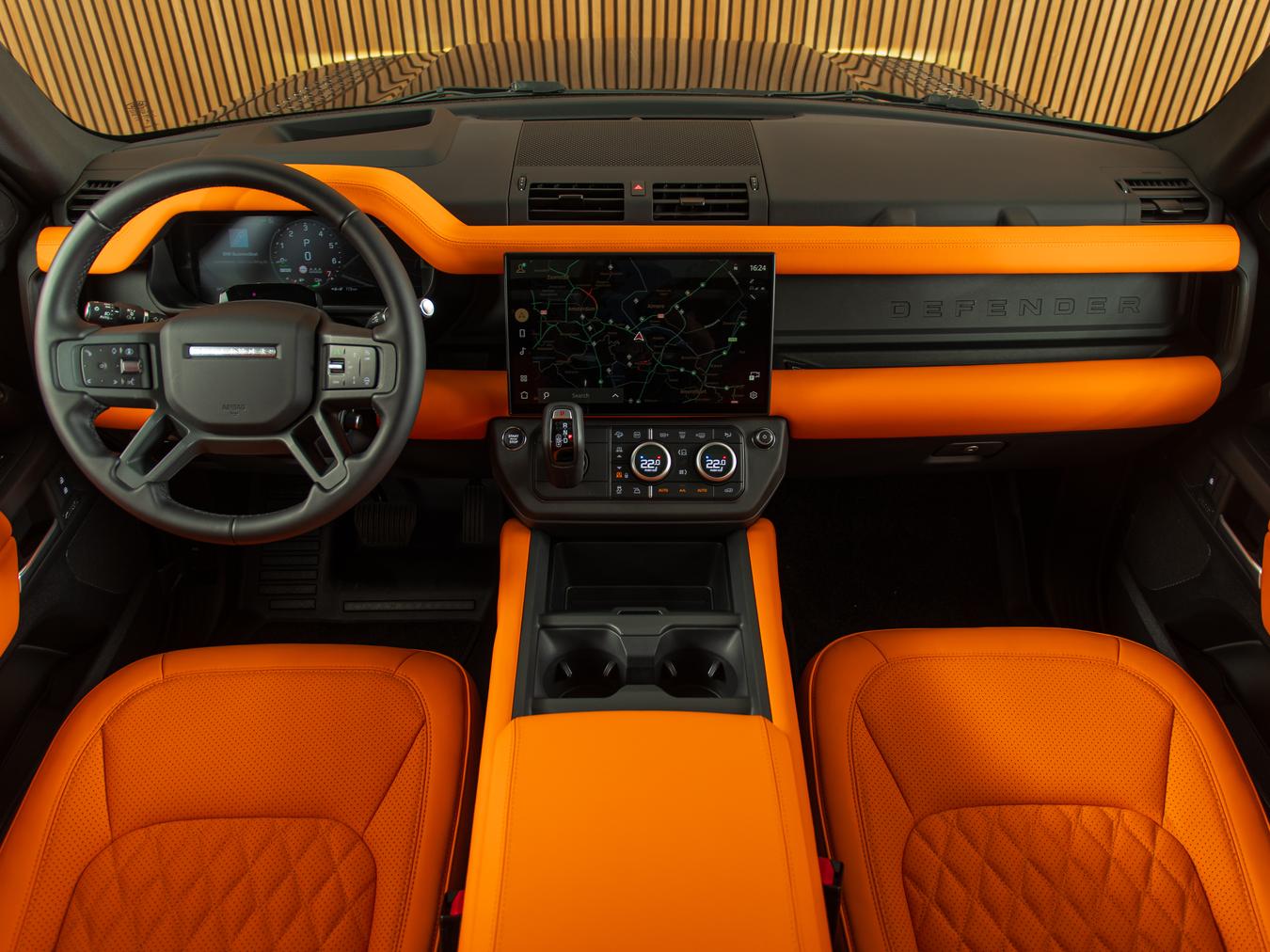 Land Rover Defender 110 X-Dynamic HSE P300e