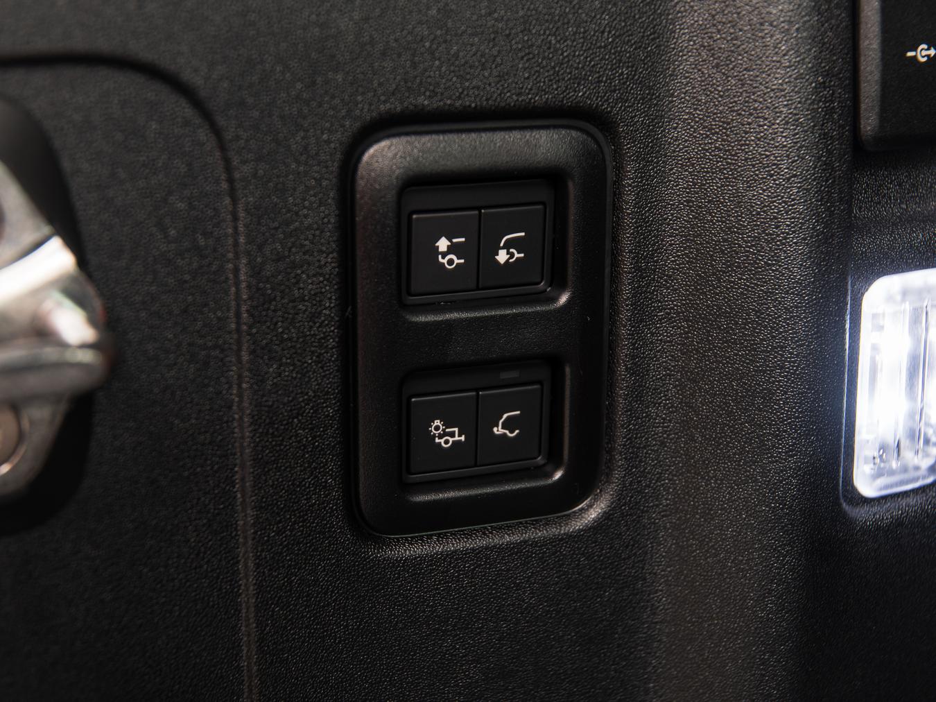 Land Rover Defender 110 X-Dynamic HSE P300e