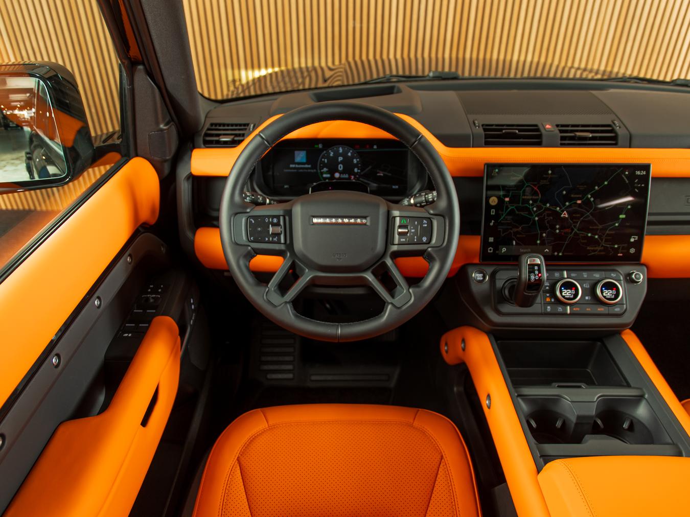 Land Rover Defender 110 X-Dynamic HSE P300e